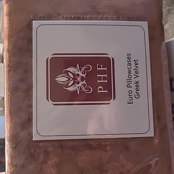 New in packaging! Set of 2 Euro pillow cases burgundy Greek velvet - Picture 1 of 3